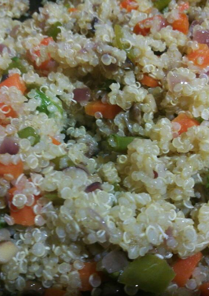 Una foto de Quinoa con verduras