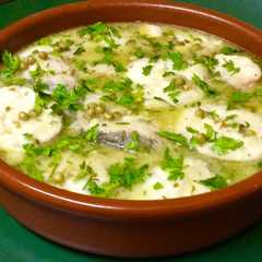 Una foto de Cazuela de pescadilla en salsa verde con guisantes