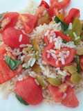 Insalata di riso con peperoni e pomodorini