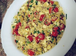 Una foto de Quinoa - Ensalada Mediterránea