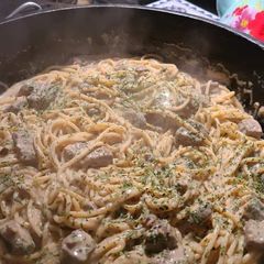 A picture of Steak / beef tip fettuccine alfredo.