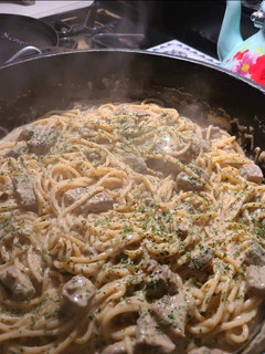 A picture of Steak / beef tip fettuccine alfredo.