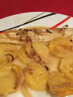 Una foto de Abadejo con patatas al horno