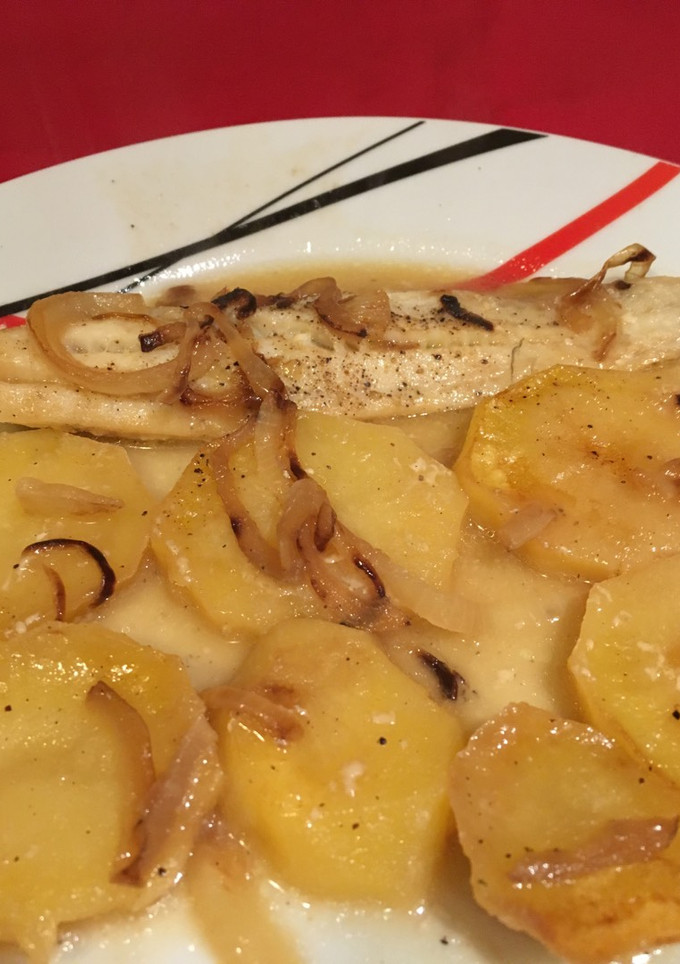Una foto de Abadejo con patatas al horno