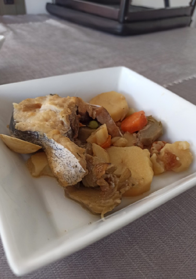 Una foto de Guiso de merluza