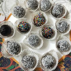 A picture of Coco-choco balls.