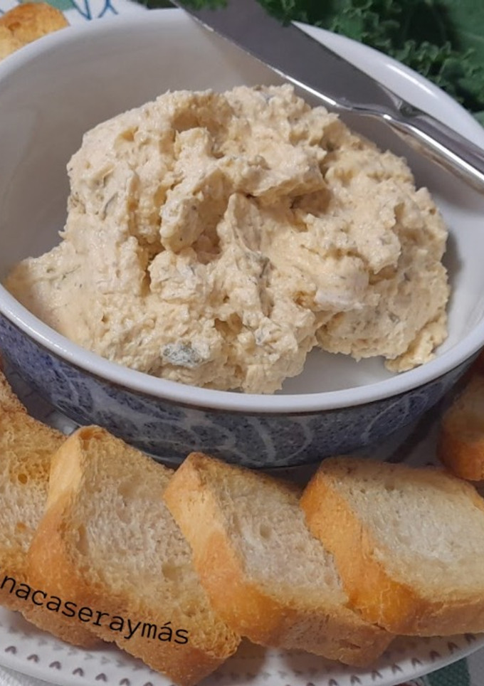 Una foto de Crema de queso a las finas hierbas
