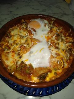 Una foto de Cazuela de verduras con huevo y queso