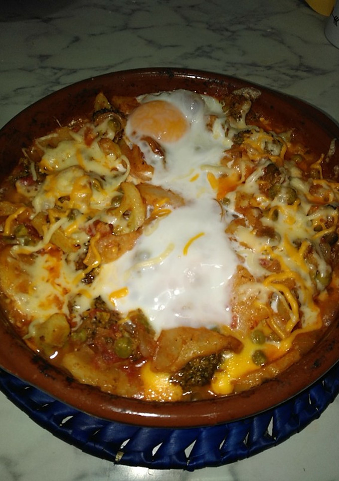 Una foto de Cazuela de verduras con huevo y queso