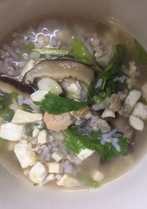 รูปของ ข้าวต้มทรงเครื่อง (หมูสับ เต้าหู้ เห็ดหอม กุ้งแห้ง)