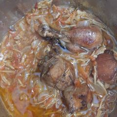 A picture of Shredded chicken sauce.