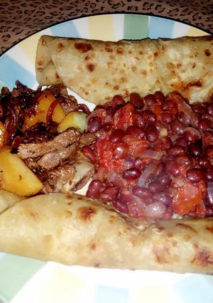 A picture of Fried meat-potatoes.