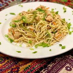 A picture of Chicken chowmein.