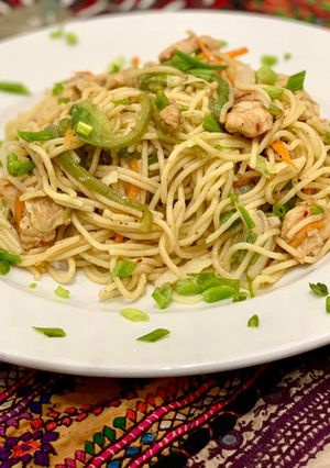 A picture of Chicken chowmein.