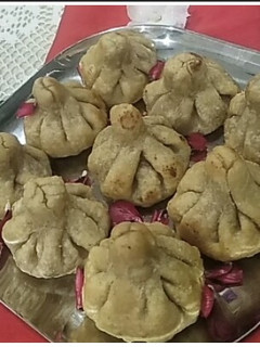 फ्राइड़ मोदक (fried modak recipe in Hindi) रेसिपी मुख्य फोटो