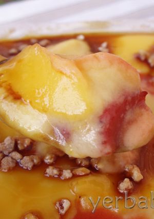 Una foto de Crema de naranja con fresas a la pimienta