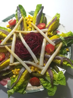Una foto de Ensalada de cogollos con anchoas