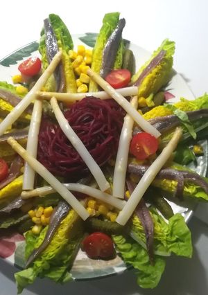 Una foto de Ensalada de cogollos con anchoas