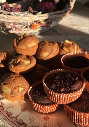 Foto di Muffin light senza glutine al cioccolato o con mele e cannella