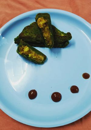 A picture of Non fried Sandwich Pakoda /Bread pakoda.