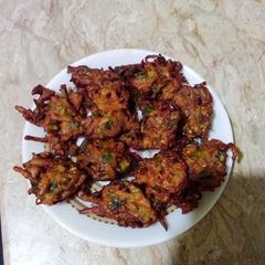 A picture of Crispy Aloo pyas pakoray.
