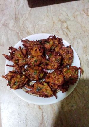 A picture of Crispy Aloo pyas pakoray.