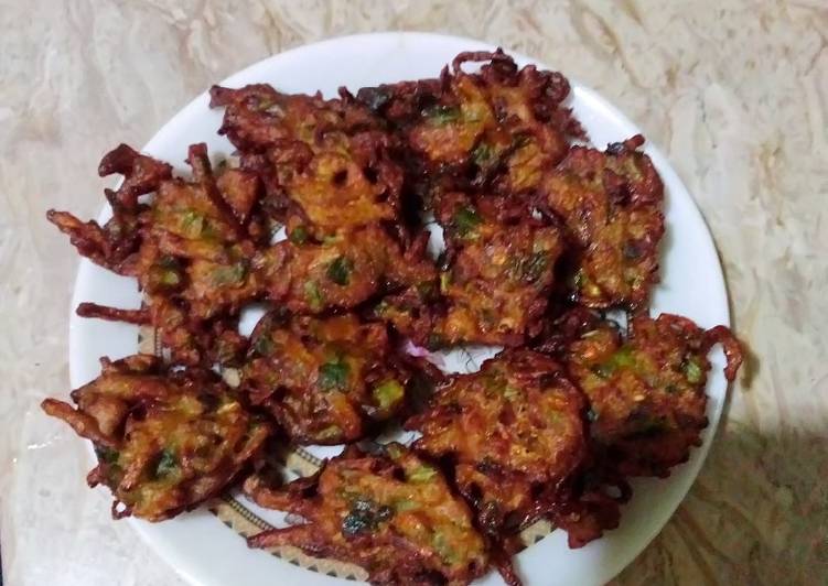 Recipe of Homemade Crispy Aloo pyas pakoray