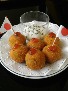 Foto resep Bitterballen (macaroni, kornet, keju, wortel)