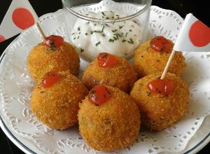 Foto resep Bitterballen (macaroni, kornet, keju, wortel)