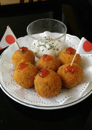 Foto resep Bitterballen (macaroni, kornet, keju, wortel)