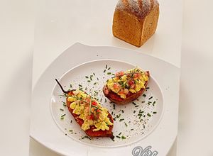 Une photo de Patate douce rôtie aux œufs brouillés