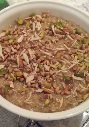 A picture of Lapsi (A delicious dessert of broken wheat).