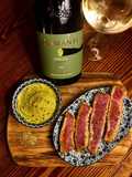 Tonno scottato in crosta di pistacchi con hummus di avocado