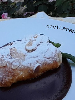 Una foto de Hojaldre de plátano con chocolate