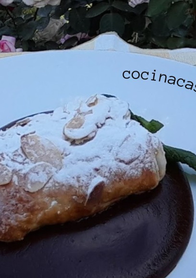 Una foto de Hojaldre de plátano con chocolate