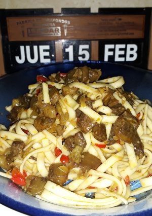 Una foto de Fideos con berenjenas, ají, cebolla y....