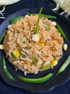 शेजवान शिमला मिर्च राइस (schezwan shimla mirch rice recipe in Hindi) रेसिपी मुख्य फोटो