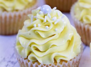 Una foto de CUPCAKE DE VAINILLA 🧁✨