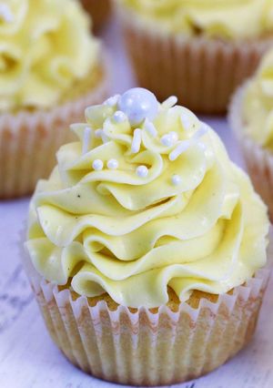 Una foto de CUPCAKE DE VAINILLA 🧁✨