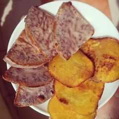 A picture of Fryed sweet potato and yam.