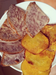 A picture of Fryed sweet potato and yam.