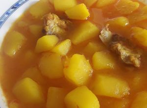 Foto principal de Guiso de patatas con picos de costilla