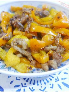 甜椒拌炒肉絲 的食譜成品照片