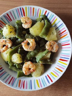 Una foto de Verduras salteadas con gambones