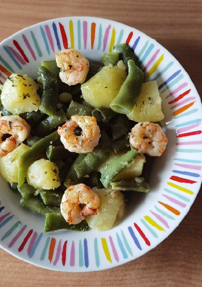 Una foto de Verduras salteadas con gambones