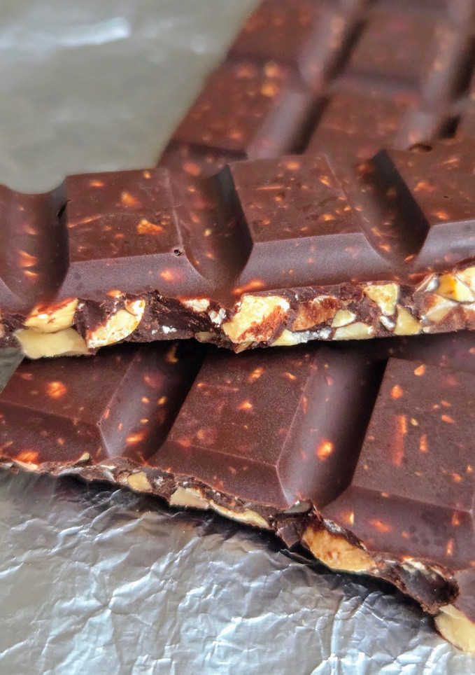 Una foto de Maní con chocolate versión saludable 🥜 Maní, una legumbre diferente 🥜Chocolate con muuucho maní 🥜
