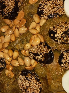 صورة لوصفة اللحم بالبرقوق واللوز