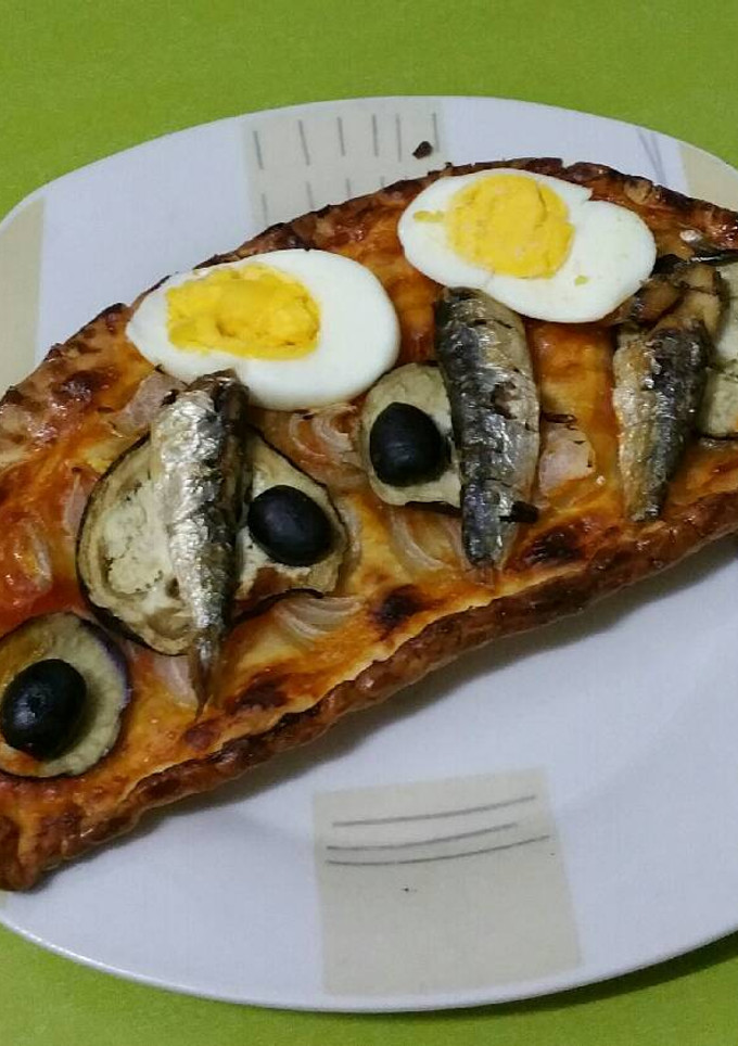 Una foto de Coca de sardina con pasta britt