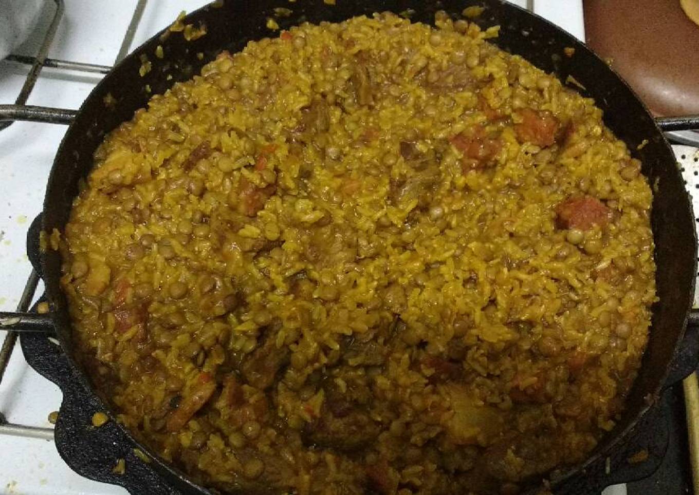 Guiso de lentejas con arroz al disco