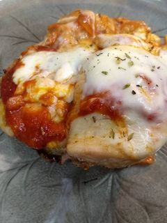 Una foto de Pollo a la pizza a la parrilla